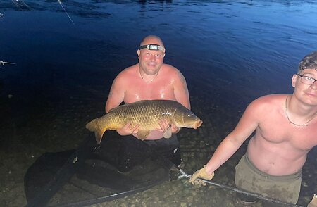 Carp fishing the River Ebro. Dean32lb